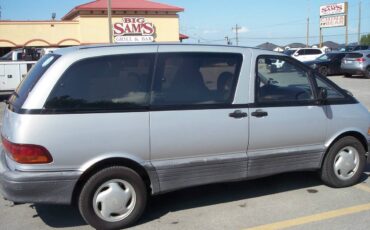 Toyota-previa-1995