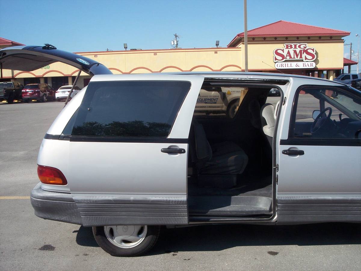 Toyota-previa-1995-4