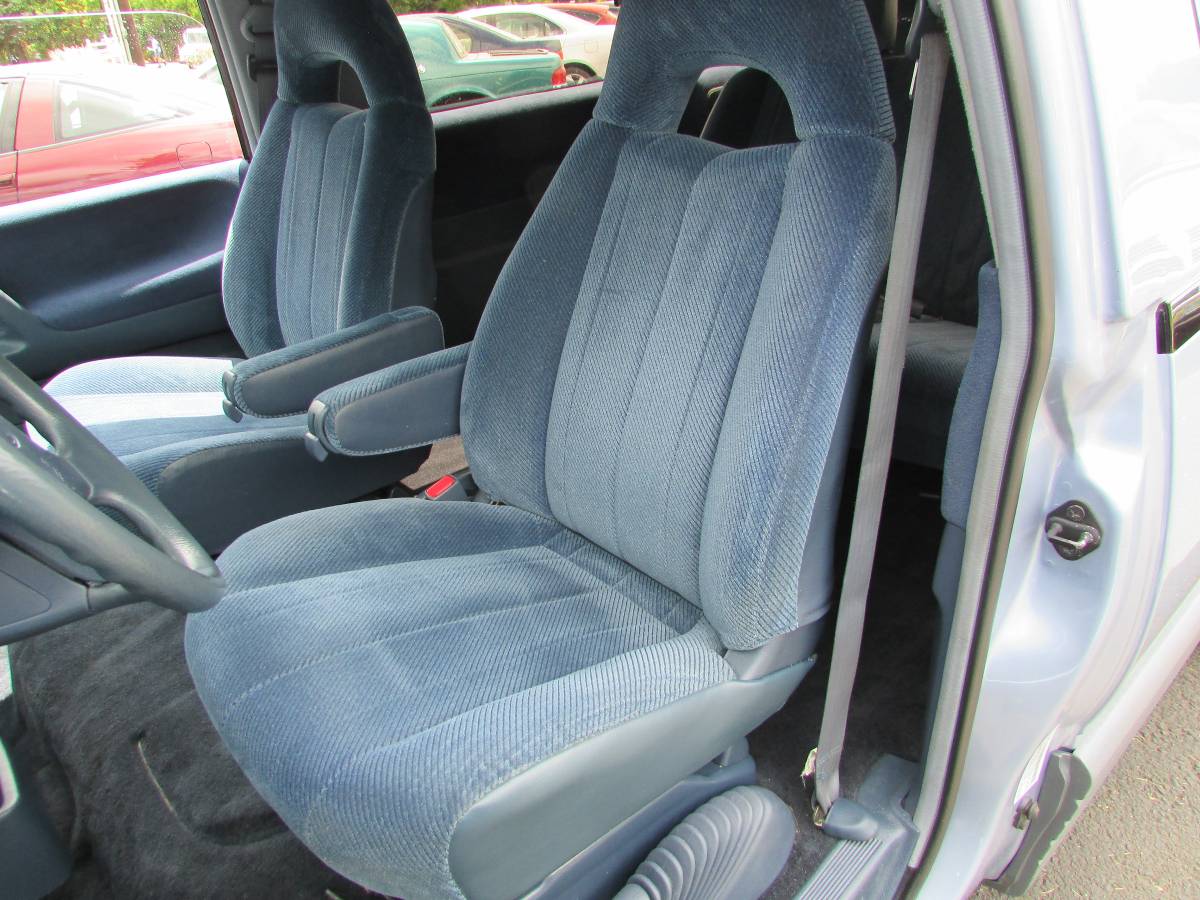 Toyota-previa-le-awd-1993-blue-4