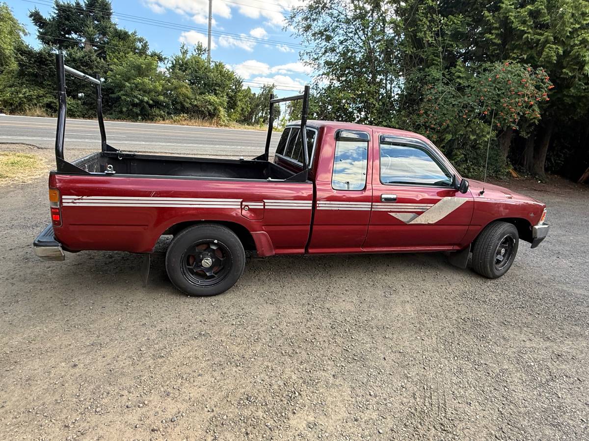 Toyota-puckup-1989-red-4