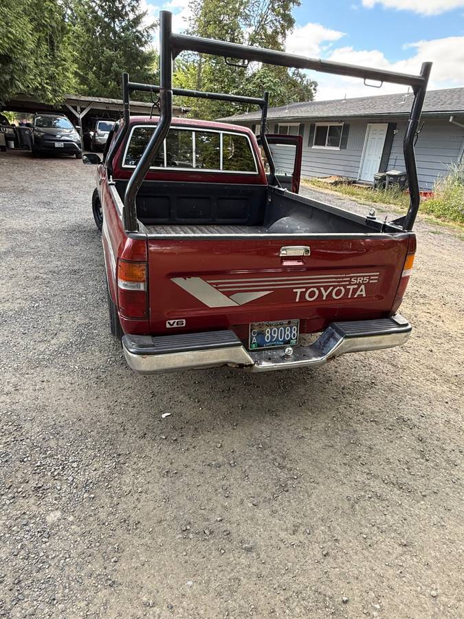 Toyota-puckup-1989-red