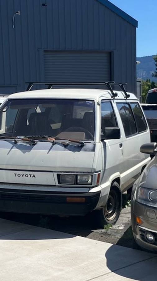 Toyota-sienna-xle-minivan-4d-1985-white-1