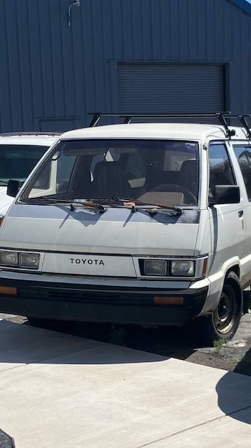 Toyota-sienna-xle-minivan-4d-1985-white