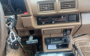 Toyota-sr5-1987-11