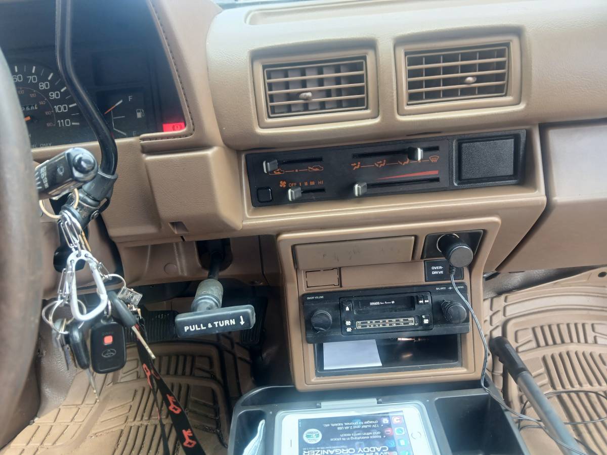 Toyota-sr5-1987-11