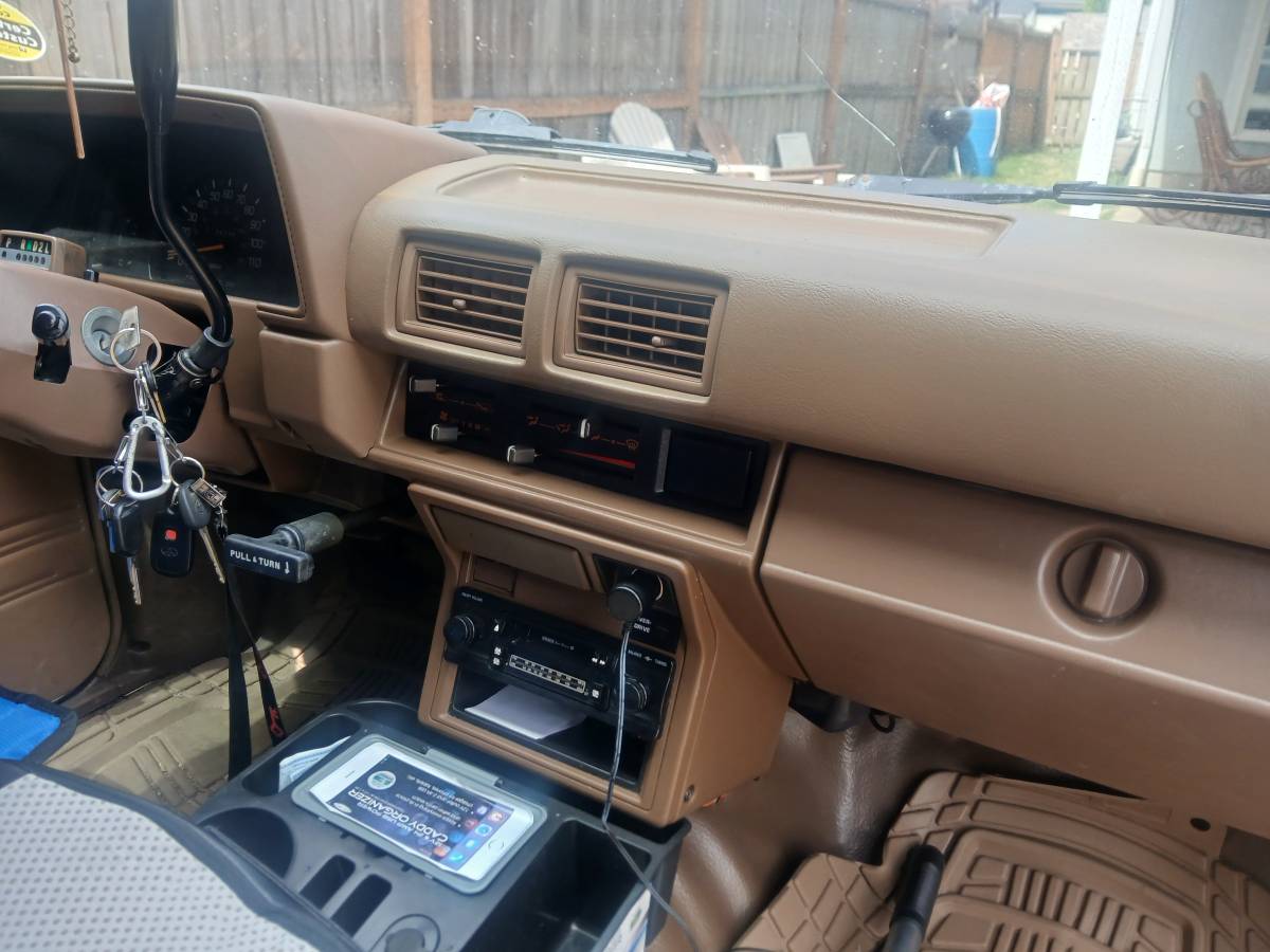 Toyota-sr5-1987-8