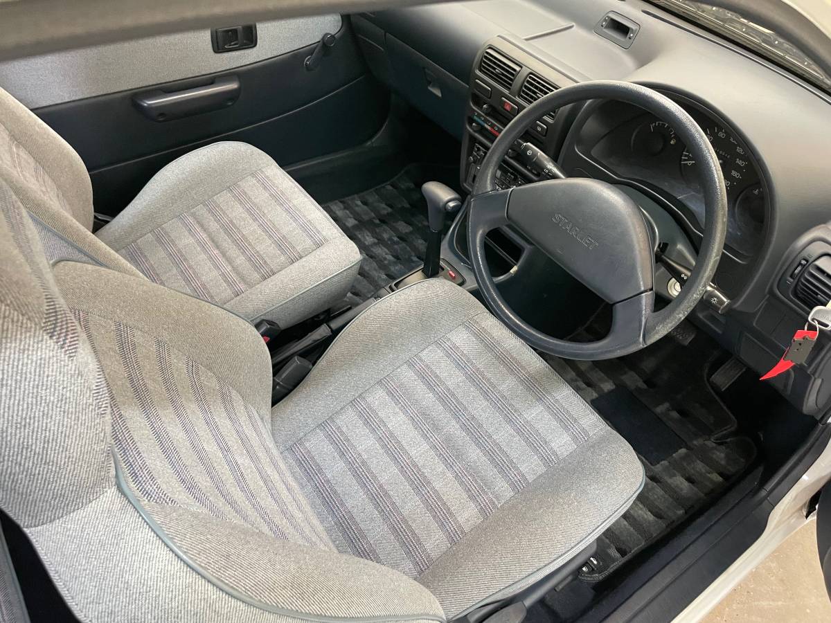 Toyota-starlet-1991-white-11