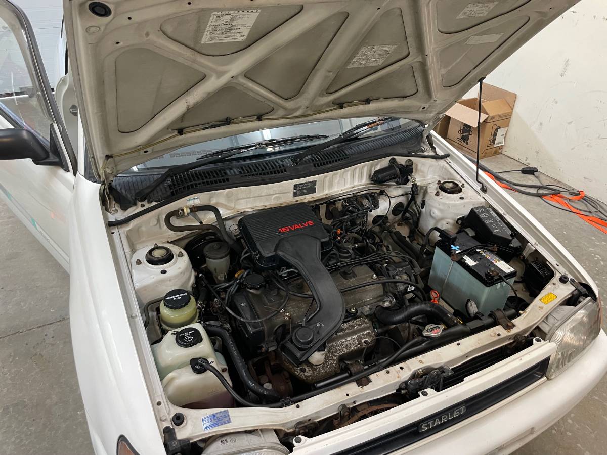 Toyota-starlet-1991-white-14