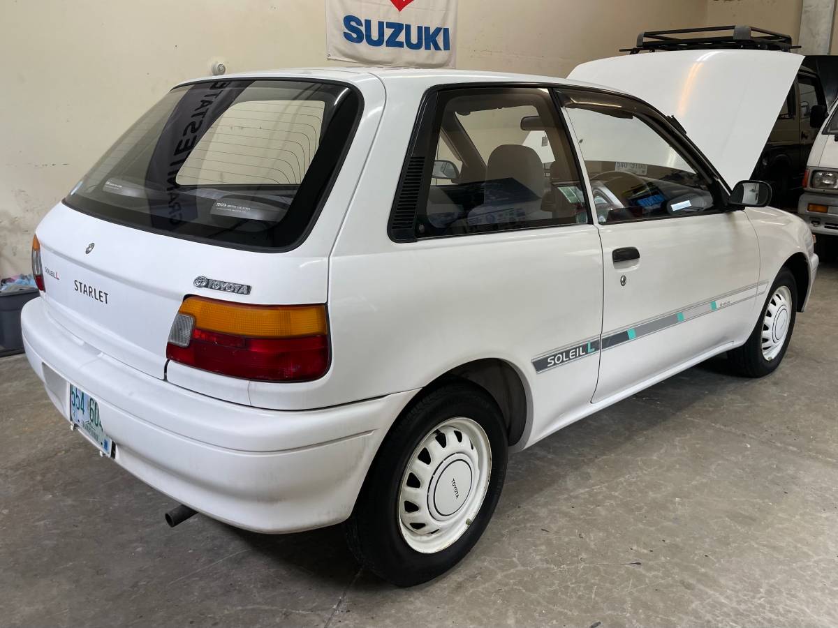 Toyota-starlet-1991-white-2