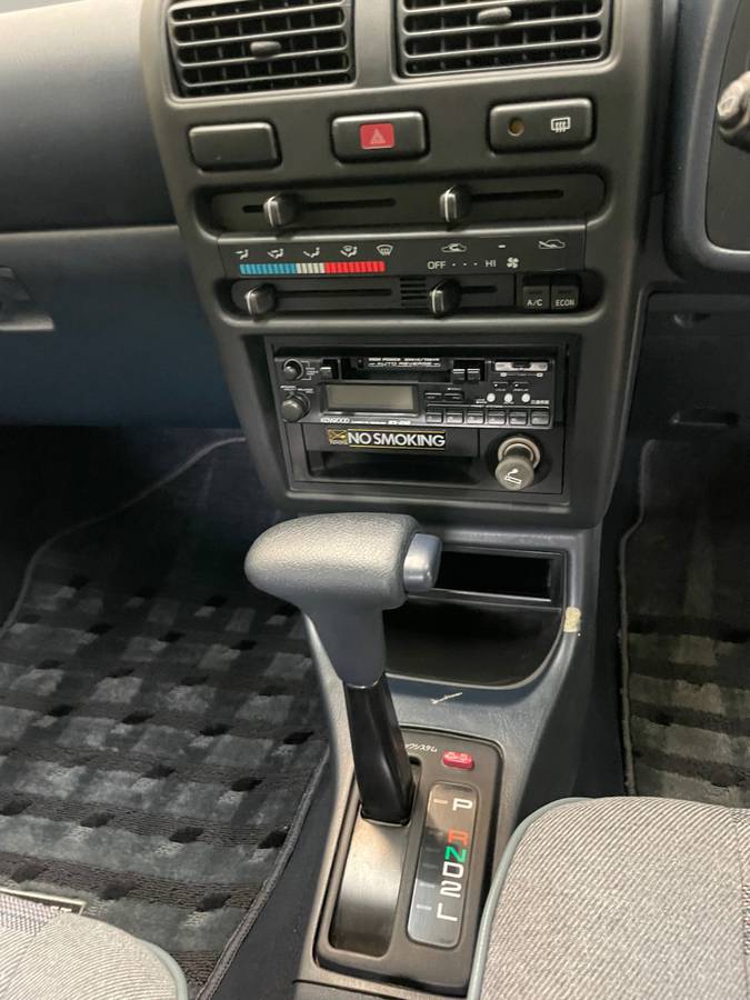 Toyota-starlet-1991-white-9