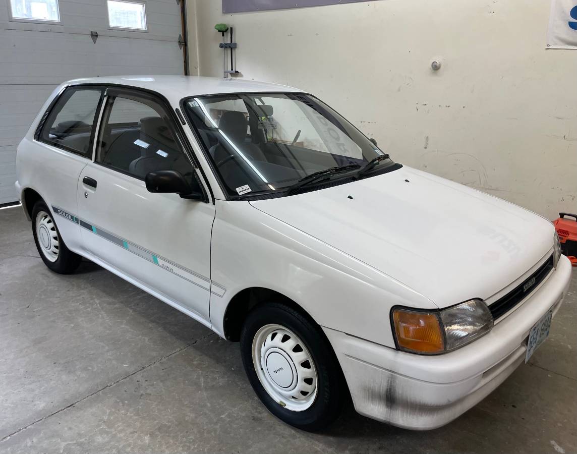 Toyota-starlet-1991-white