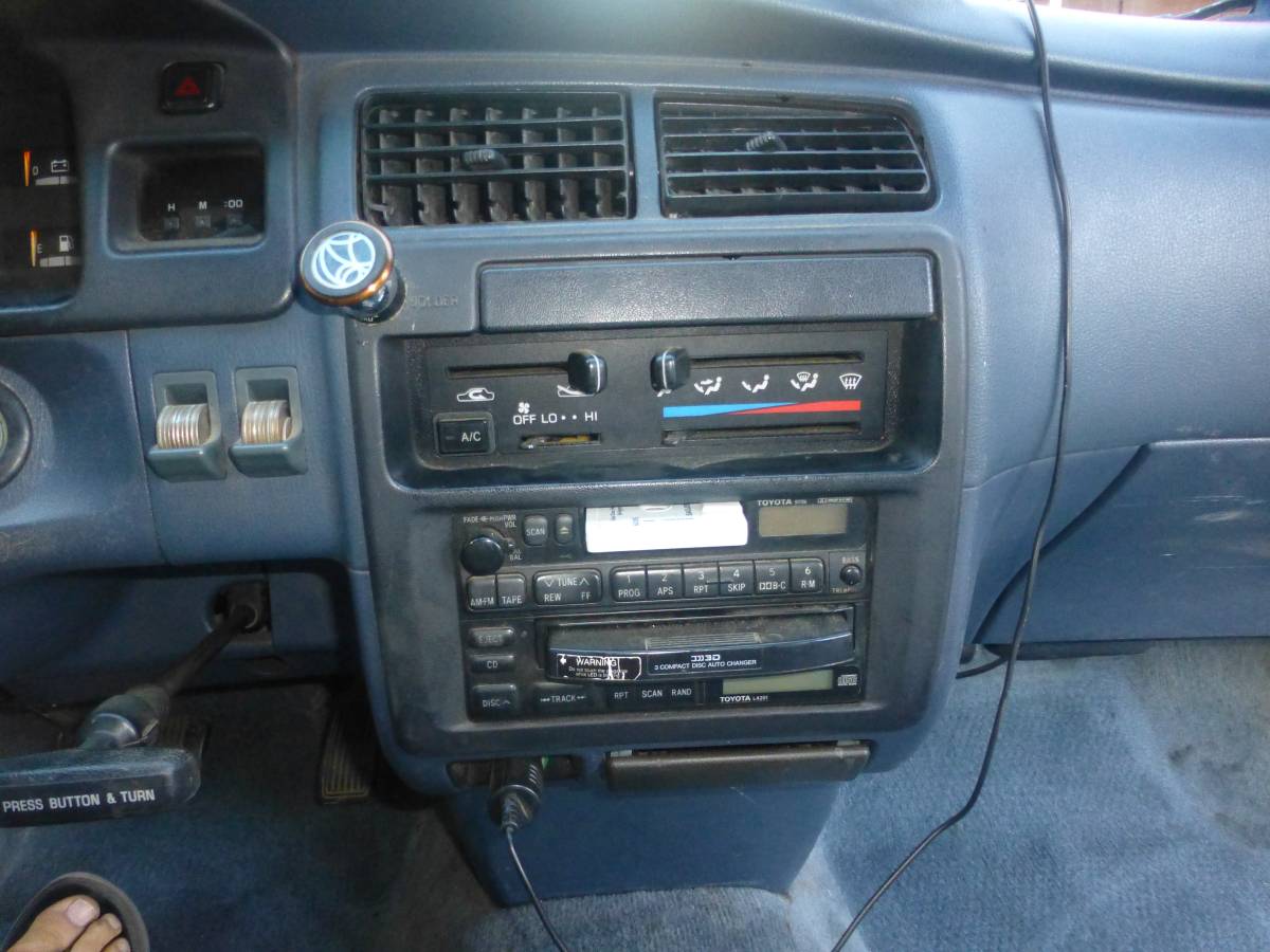 Toyota-t100-sr5-1995-white-9