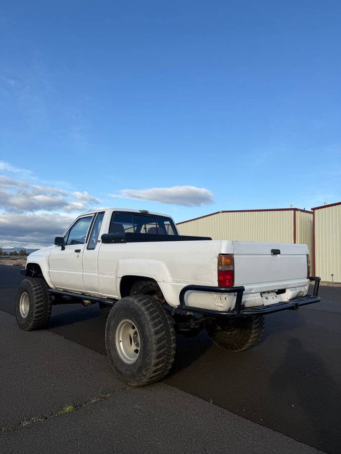 Toyota-tacoma-1985-1