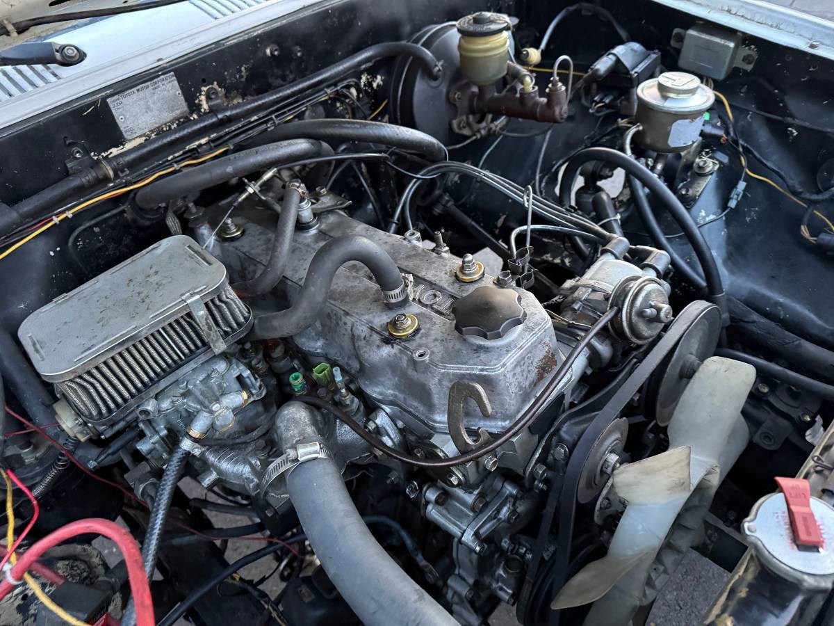 Toyota-tacoma-1985-6