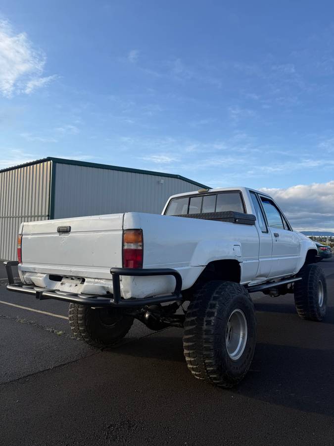 Toyota-tacoma-1985