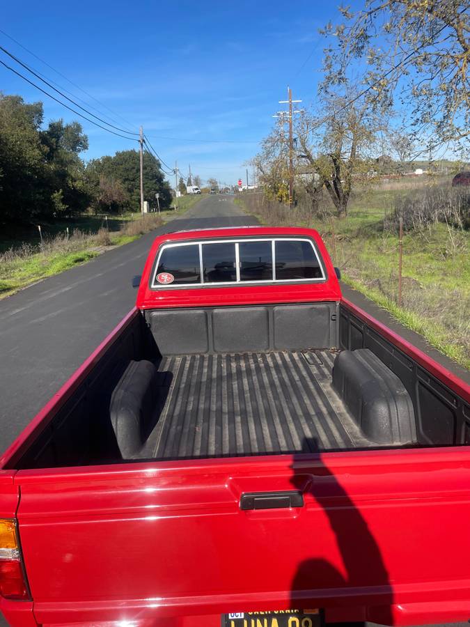 Toyota-tacoma-1985-red-1