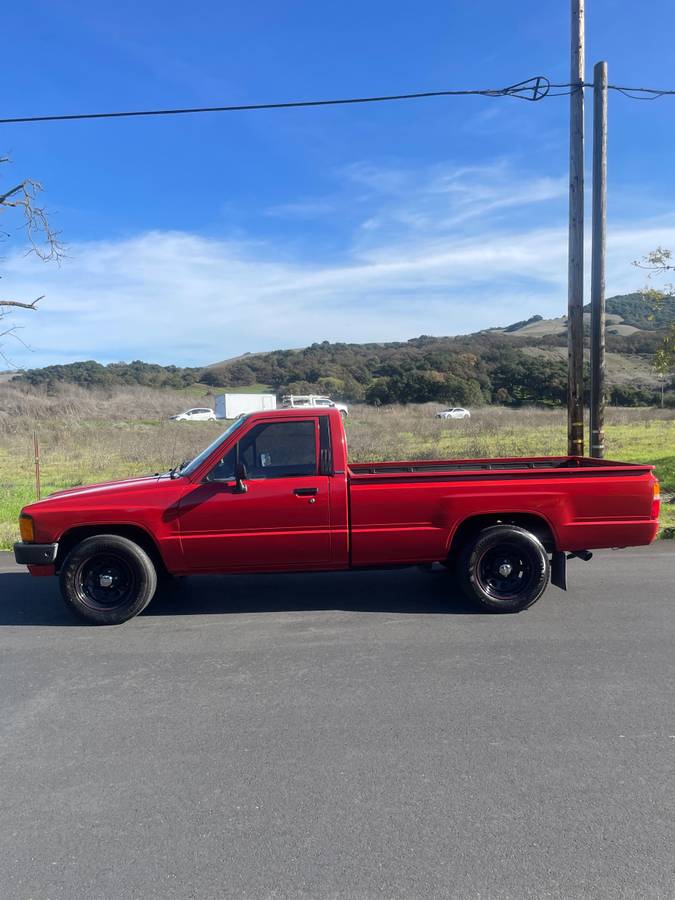Toyota-tacoma-1985-red-2