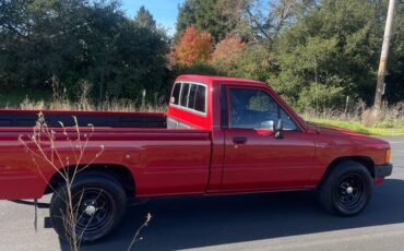 Toyota-tacoma-1985-red-3