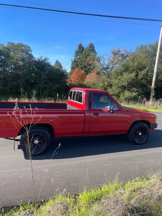 Toyota-tacoma-1985-red-3