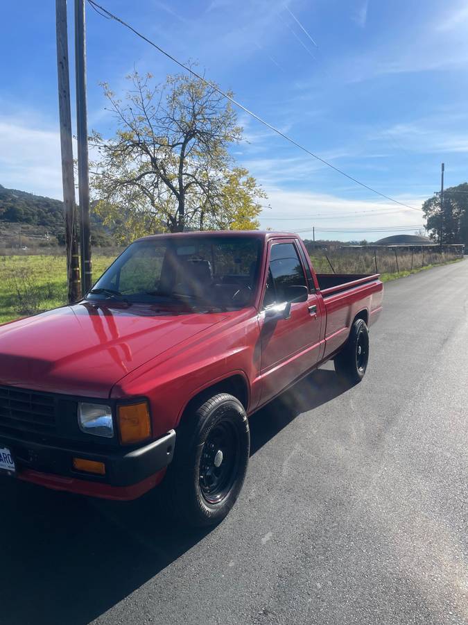 Toyota-tacoma-1985-red-6