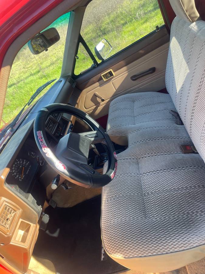 Toyota-tacoma-1985-red-7