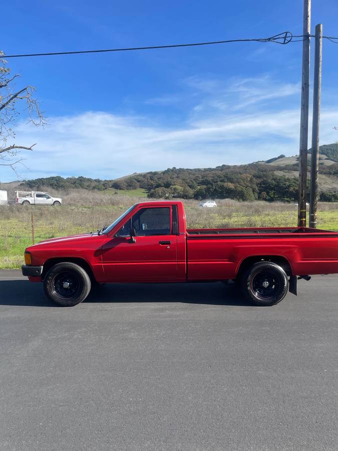 Toyota-tacoma-1985-red