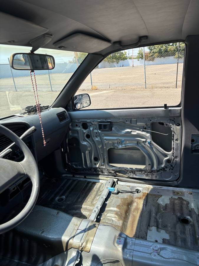Toyota-tacoma-1993-silver-11