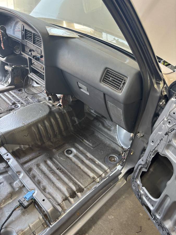 Toyota-tacoma-1993-silver-2