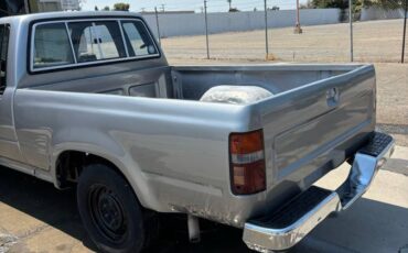 Toyota-tacoma-1993-silver-3