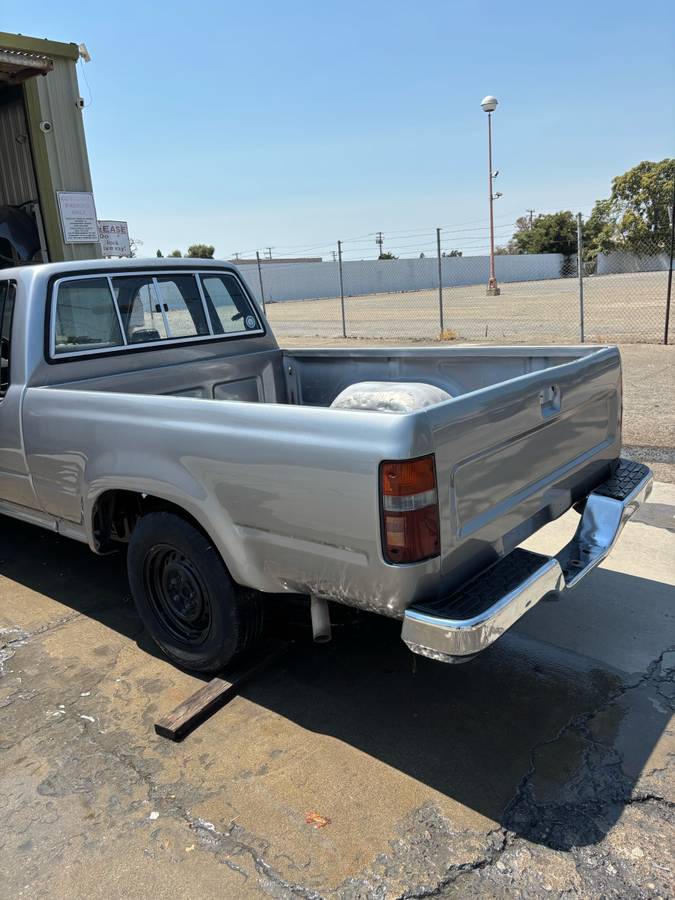 Toyota-tacoma-1993-silver-3