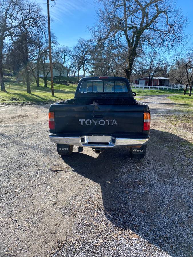 Toyota-tacoma-4x4-1995-black-3