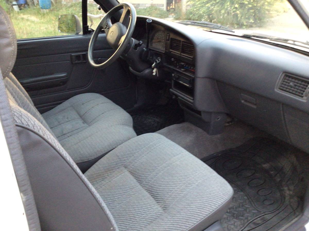 Toyota-tacoma-double-cab-1992-white-2
