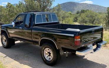 Toyota-tacoma-pickup-sr5-1993-black-1