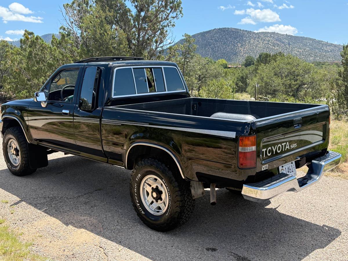 Toyota-tacoma-pickup-sr5-1993-black-1