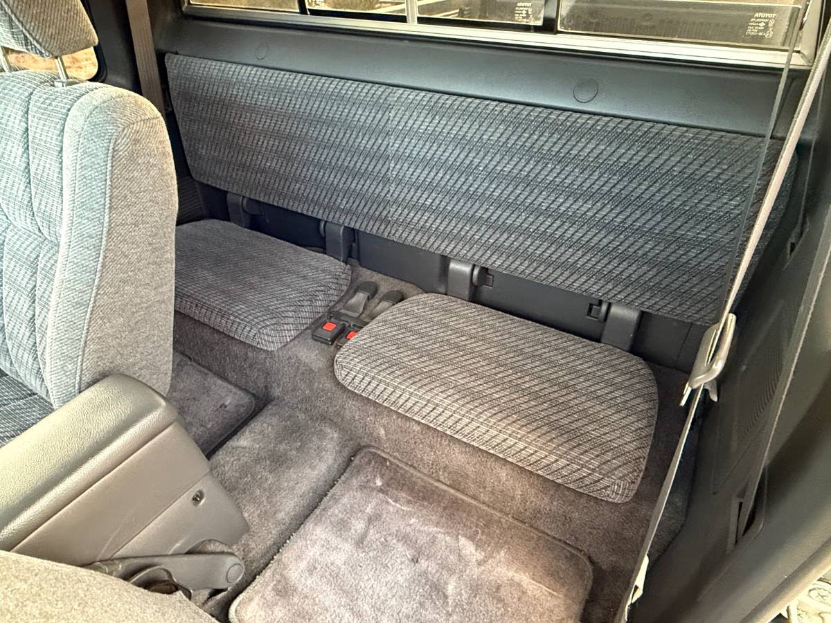 Toyota-tacoma-pickup-sr5-1993-black-17