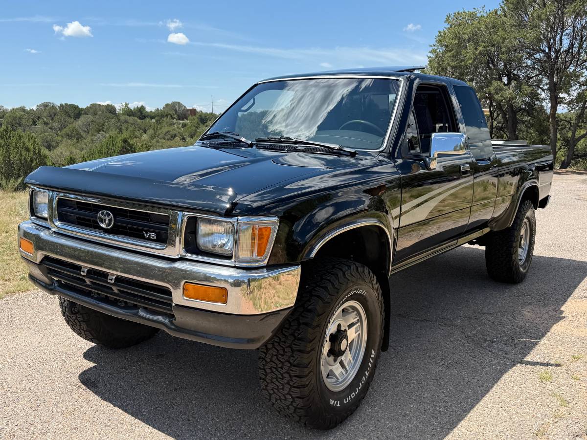 Toyota-tacoma-pickup-sr5-1993-black-18