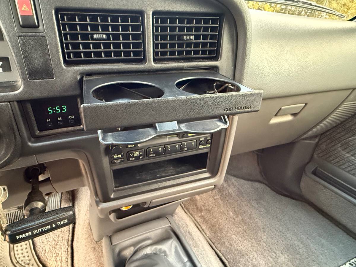 Toyota-tacoma-pickup-sr5-1993-black-20