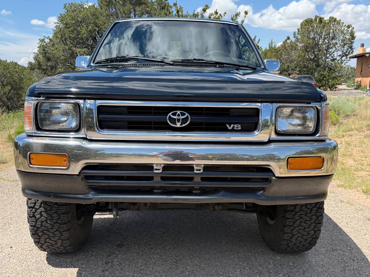 Toyota-tacoma-pickup-sr5-1993-black-3