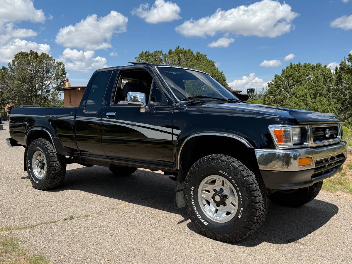 Toyota-tacoma-pickup-sr5-1993-black-4