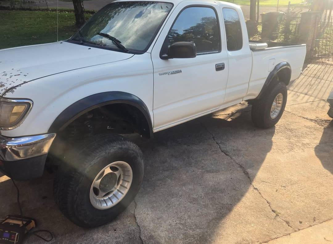 Toyota-tacoma-xtracab-1995-white-7