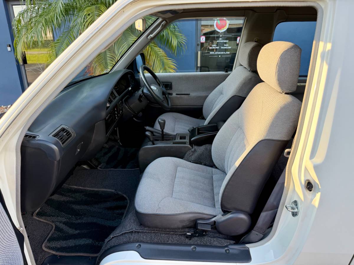 Toyota-town-ace-1994-white-10