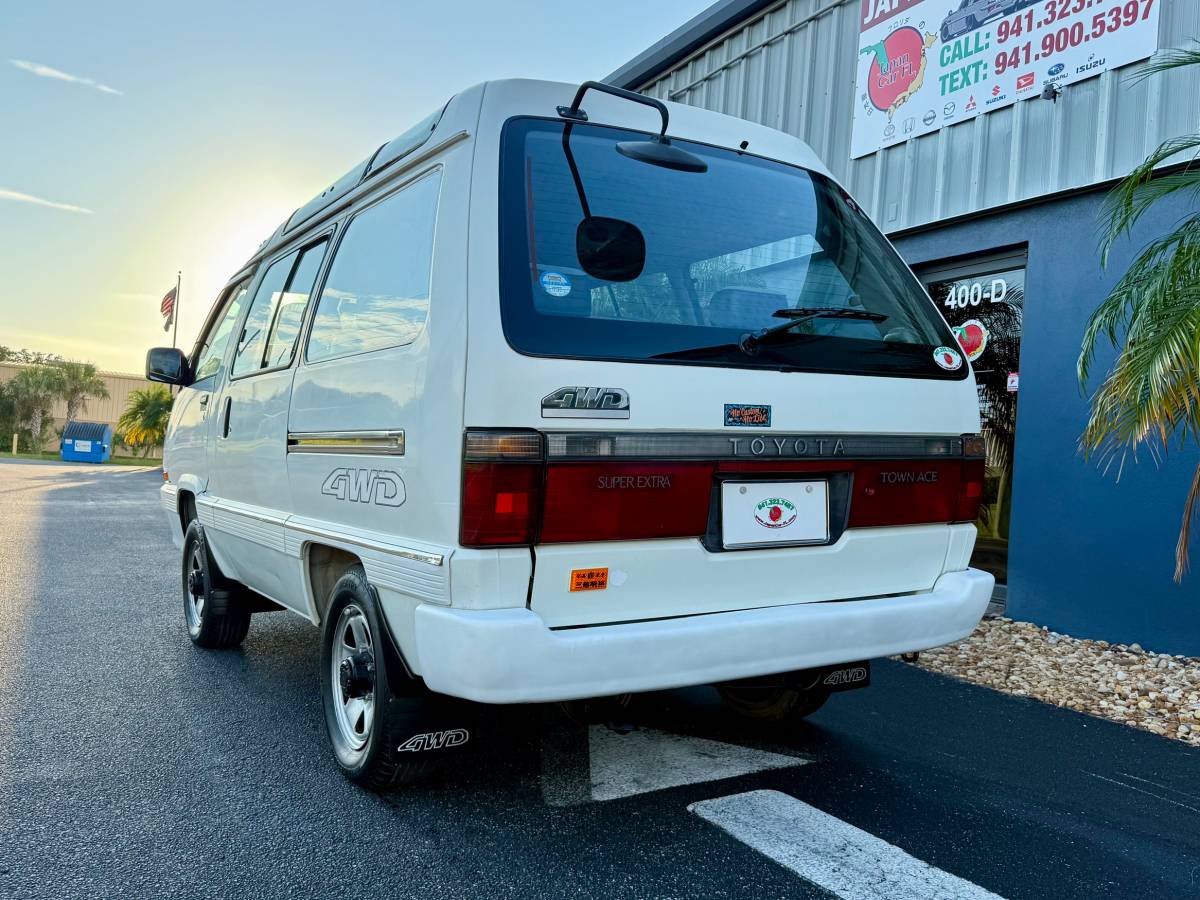 Toyota-town-ace-1994-white-11