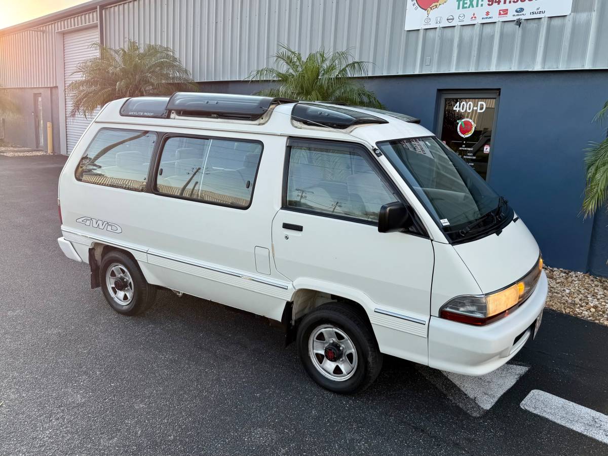Toyota-town-ace-1994-white-2