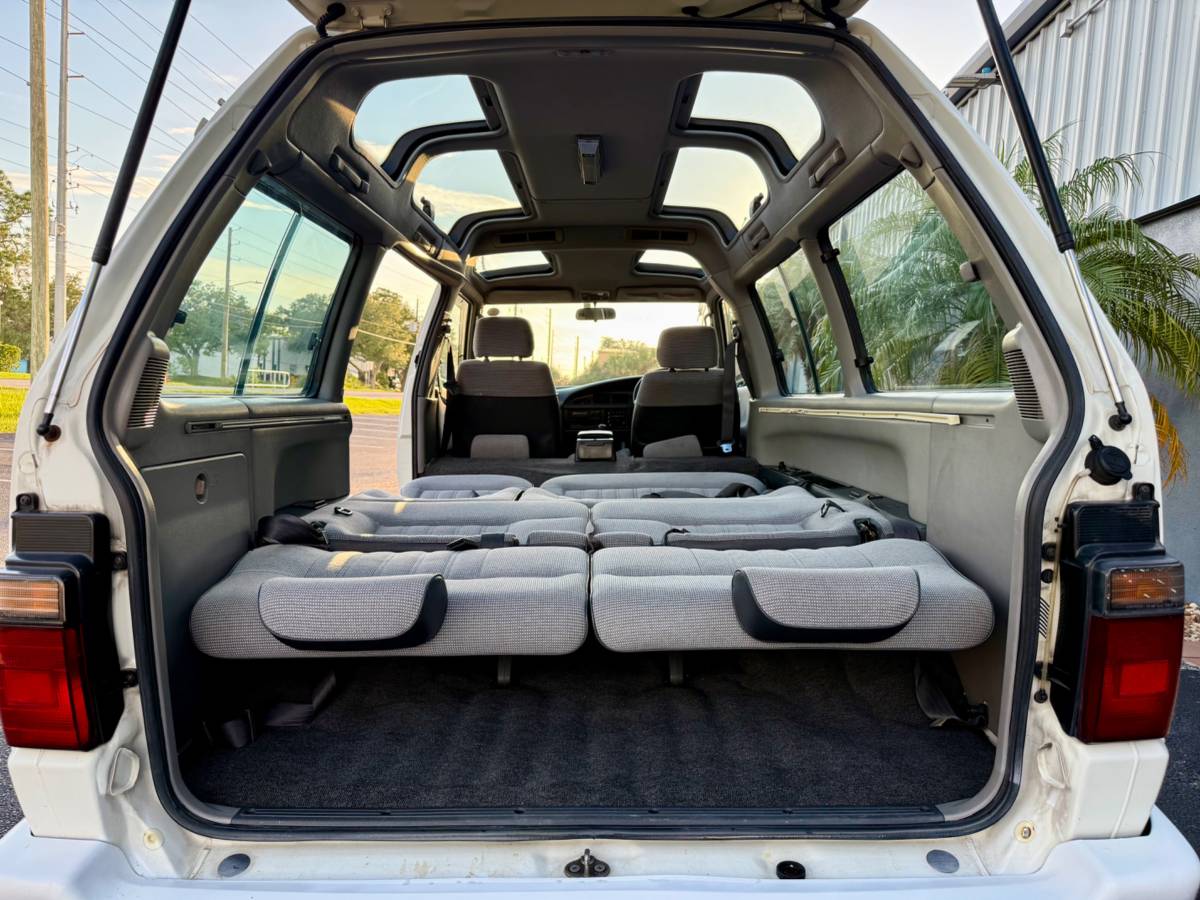 Toyota-town-ace-1994-white-20