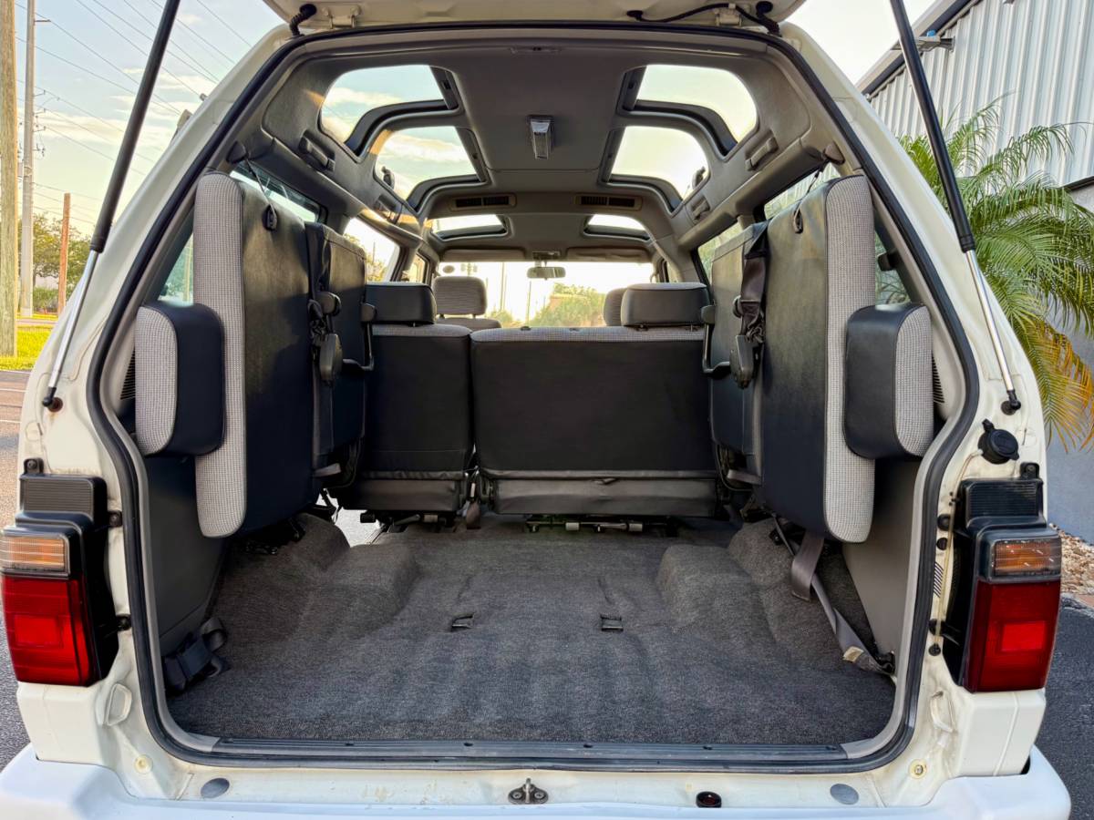 Toyota-town-ace-1994-white-21