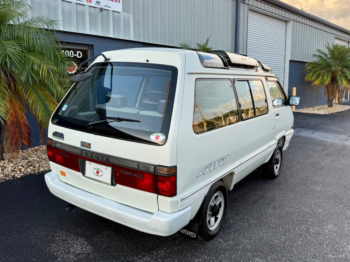 Toyota-town-ace-1994-white-8