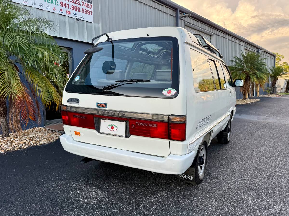 Toyota-town-ace-1994-white-9