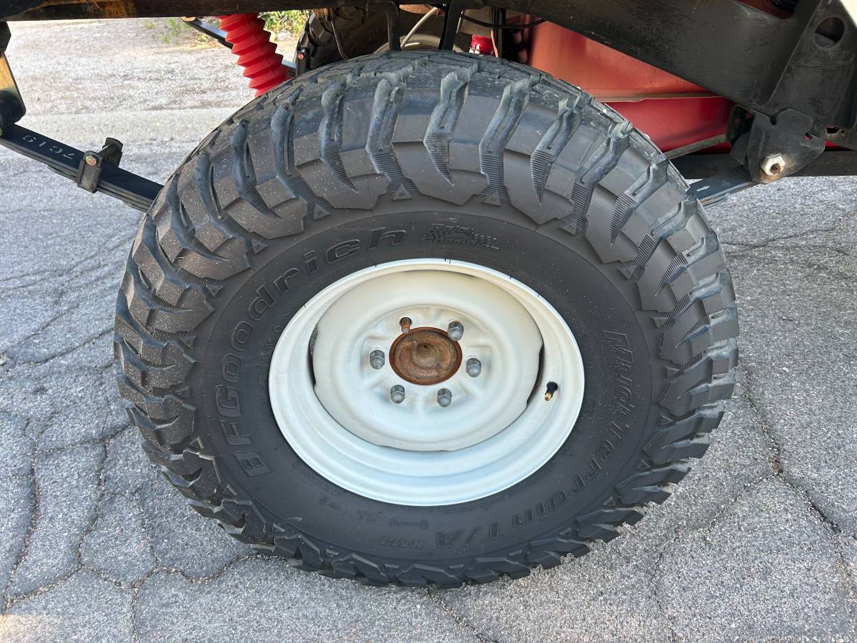 Toyota-truck-1985-white-13