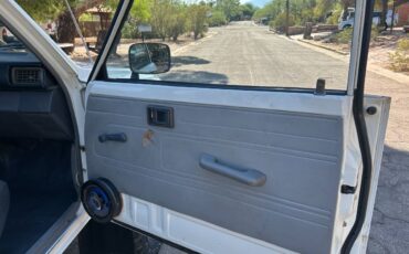 Toyota-truck-1985-white-9
