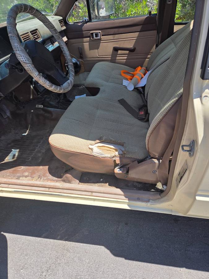 Toyota-truck-4wd-1986-yellow-3